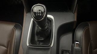 Used 2022 mahindra Scorpio N Z8 L Diesel 7 STR Diesel Manual interior GEAR  KNOB VIEW