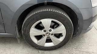 Used 2019 Skoda Octavia [2017-2019] 1.4 TSI MT Style Petrol Manual tyres RIGHT FRONT TYRE RIM VIEW