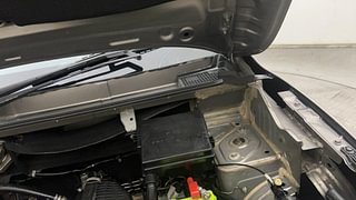 Used 2019 Renault Kwid [2015-2019] RXL Petrol Manual engine ENGINE LEFT SIDE HINGE & APRON VIEW