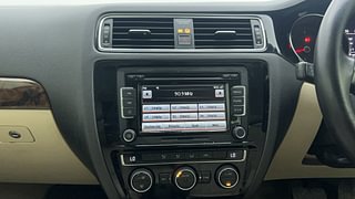 Used 2015 Volkswagen Jetta [2013-2017] Highline TDI AT Diesel Automatic interior MUSIC SYSTEM & AC CONTROL VIEW