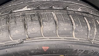 Used 2014 Hyundai Xcent [2014-2017] SX AT (O) Petrol Petrol Automatic tyres RIGHT FRONT TYRE TREAD VIEW