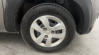 Used 2019 Renault Kwid [2015-2019] RXL Petrol Manual tyres RIGHT FRONT TYRE RIM VIEW