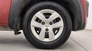 Used 2019 Renault Kwid [2015-2019] 1.0 RXT AMT Opt Petrol Automatic tyres RIGHT FRONT TYRE RIM VIEW