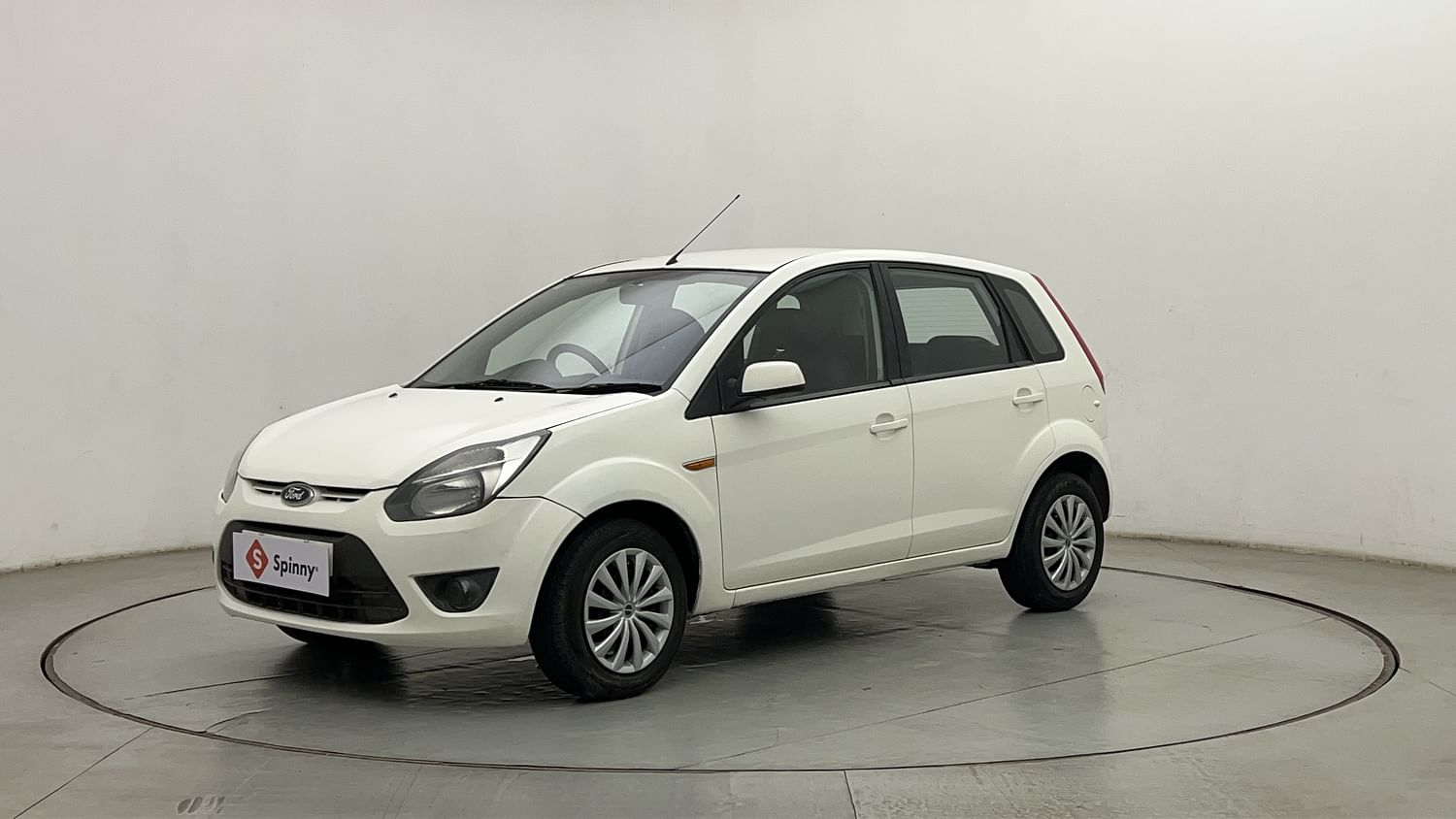 LEFT FRONT CORNER VIEW