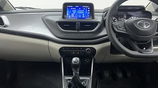 Used 2022 Tata Altroz XZ 1.2 Petrol Manual interior MUSIC SYSTEM & AC CONTROL VIEW