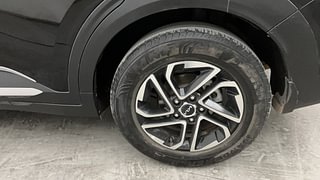 Used 2022 Kia Carens Luxury Plus 1.4 Petrol DCT 7 STR Petrol Automatic tyres LEFT REAR TYRE RIM VIEW