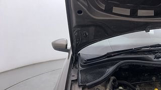 Used 2016 Volkswagen Polo [2015-2019] Comfortline 1.2L (P) Petrol Manual engine ENGINE RIGHT SIDE HINGE & APRON VIEW