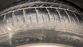 Used 2015 Honda Mobilio [2014-2017] S Petrol Petrol Manual tyres RIGHT REAR TYRE TREAD VIEW