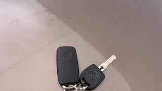Used 2016 Volkswagen Polo [2015-2019] Comfortline 1.2L (P) Petrol Manual extra CAR KEY VIEW