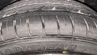 Used 2014 Hyundai Xcent [2014-2017] SX AT (O) Petrol Petrol Automatic tyres LEFT REAR TYRE TREAD VIEW