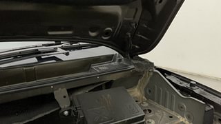 Used 2019 Renault Kwid [2015-2019] RXL Petrol Manual engine ENGINE LEFT SIDE HINGE & APRON VIEW