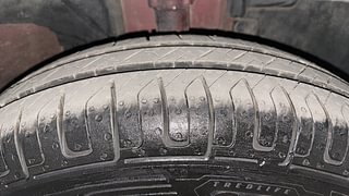 Used 2019 Renault Kwid [2015-2019] 1.0 RXT AMT Opt Petrol Automatic tyres RIGHT FRONT TYRE TREAD VIEW