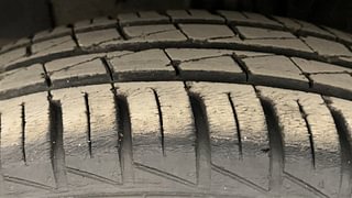 Used 2022 Renault Kwid 1.0 RXT AMT SCE Petrol Automatic tyres LEFT FRONT TYRE TREAD VIEW