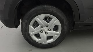 Used 2021 Hyundai Venue [2019-2021] S 1.0 Turbo DCT Petrol Automatic tyres RIGHT REAR TYRE RIM VIEW