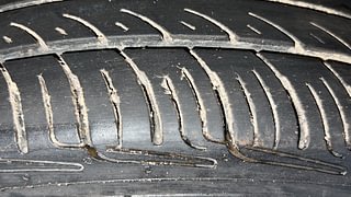 Used 2016 Maruti Suzuki Alto K10 [2014-2019] VXI AMT Petrol Automatic tyres RIGHT FRONT TYRE TREAD VIEW