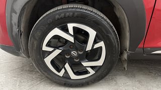Used 2021 Nissan Magnite XV Premium Turbo CVT (O) Dual Tone Petrol Automatic tyres LEFT FRONT TYRE RIM VIEW