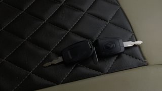 Used 2017 Renault Kwid [2015-2019] RXL Petrol Manual extra CAR KEY VIEW