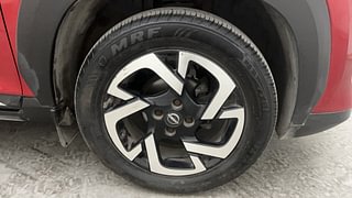 Used 2021 Nissan Magnite XV Premium Turbo CVT (O) Dual Tone Petrol Automatic tyres RIGHT FRONT TYRE RIM VIEW