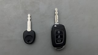 Used 2020 Hyundai Xcent SX Petrol Manual extra CAR KEY VIEW