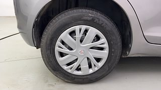 Used 2016 Maruti Suzuki Swift [2011-2017] VXi Petrol Manual tyres RIGHT REAR TYRE RIM VIEW