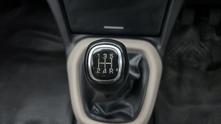 Used 2020 Hyundai Xcent SX Petrol Manual interior GEAR  KNOB VIEW
