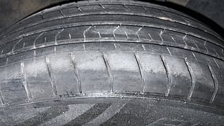 Used 2021 Hyundai Venue [2019-2021] S 1.0 Turbo DCT Petrol Automatic tyres RIGHT FRONT TYRE TREAD VIEW