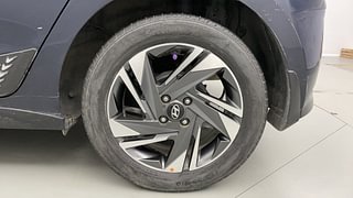 Used 2022 Hyundai New i20 Asta (O) 1.2 MT Petrol Manual tyres LEFT REAR TYRE RIM VIEW