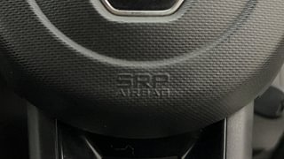 Used 2022 Renault Kwid 1.0 RXT AMT SCE Petrol Automatic top_features Airbags