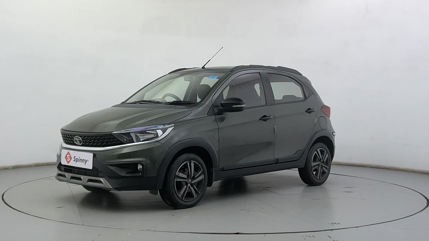 LEFT FRONT CORNER VIEW