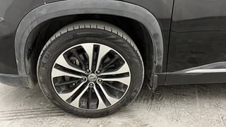 Used 2021 MG Motors Hector Plus Sharp 2.0 Diesel Turbo MT 6-STR Diesel Manual tyres LEFT FRONT TYRE RIM VIEW