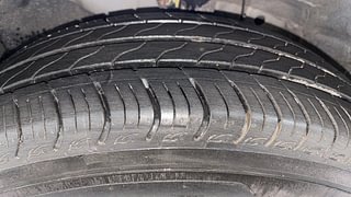 Used 2023 Honda Amaze 1.2 VX CVT i-VTEC Petrol Automatic tyres LEFT FRONT TYRE TREAD VIEW