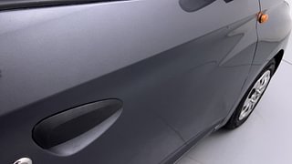 Used 2015 Hyundai Eon [2011-2018] Magna + Petrol Manual dents MINOR SCRATCH