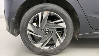 Used 2022 Hyundai New i20 Asta (O) 1.2 MT Petrol Manual tyres RIGHT REAR TYRE RIM VIEW