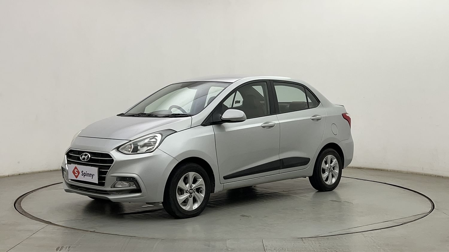 LEFT FRONT CORNER VIEW