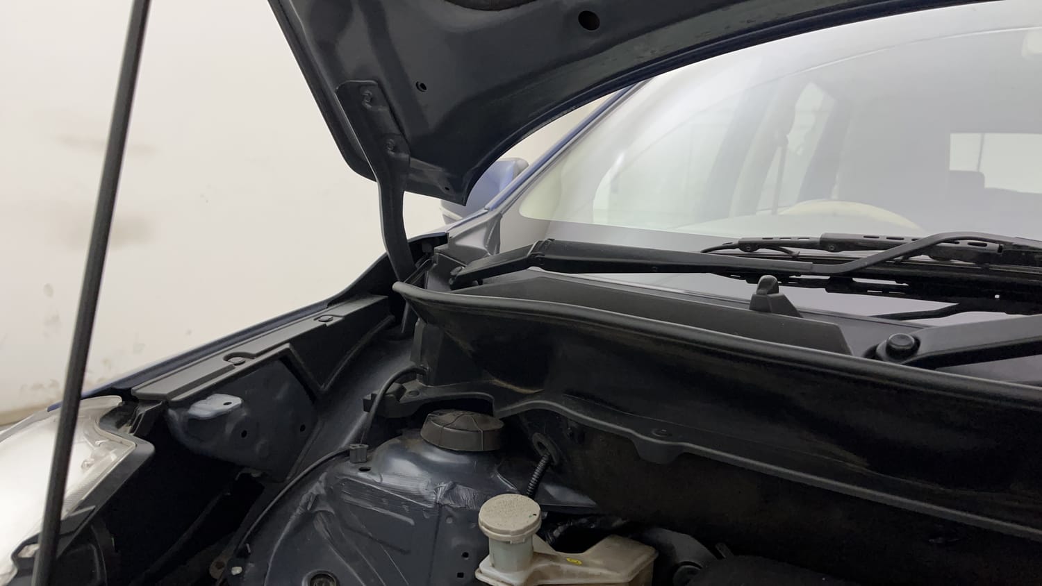 New Toyota Rumion engine ENGINE RIGHT SIDE HINGE & APRON VIEW