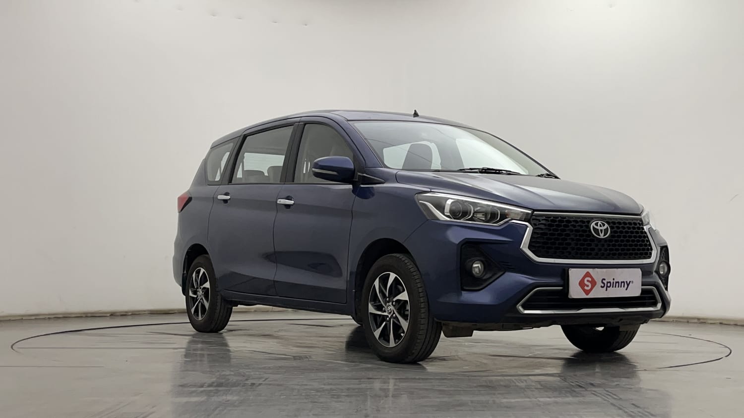 New Toyota Rumion exterior RIGHT FRONT CORNER VIEW