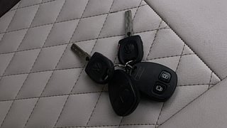 Used 2016 Volkswagen Polo [2015-2019] Trendline 1.2L (P) Petrol Manual extra CAR KEY VIEW