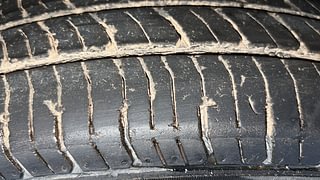 Used 2016 Maruti Suzuki Swift [2011-2017] VXi Petrol Manual tyres RIGHT FRONT TYRE TREAD VIEW