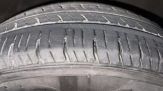 Used 2015 Hyundai Eon [2011-2018] Magna + Petrol Manual tyres RIGHT FRONT TYRE TREAD VIEW