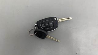 Used 2019 Hyundai Elite i20 [2018-2020] Sportz Plus CVT Petrol Automatic extra CAR KEY VIEW