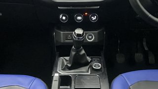 Used 2022 Renault Kiger RXZ 1.0 Turbo MT Petrol Manual interior GEAR  KNOB VIEW
