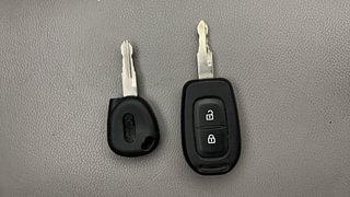 Used 2016 Renault Kwid [2015-2019] RXT Petrol Manual extra CAR KEY VIEW