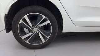 Used 2022 Tata Altroz XZA+ DT Petrol Automatic tyres RIGHT REAR TYRE RIM VIEW