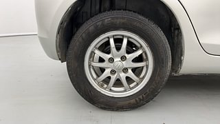 Used 2017 Maruti Suzuki Swift [2011-2017] VDi Diesel Manual tyres RIGHT REAR TYRE RIM VIEW