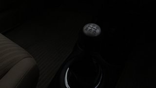 Used 2015 Honda Mobilio [2014-2017] V Petrol Petrol Manual interior GEAR  KNOB VIEW