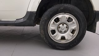 Used 2015 Renault Duster [2012-2015] RxL Petrol Petrol Manual tyres LEFT REAR TYRE RIM VIEW