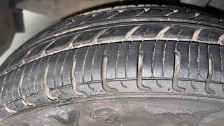 Used 2019 Renault Kwid [2015-2019] 1.0 RXT AMT Opt Petrol Automatic tyres LEFT FRONT TYRE TREAD VIEW