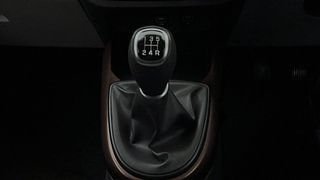 Used 2021 Hyundai Aura SX 1.2 Petrol Petrol Manual interior GEAR  KNOB VIEW