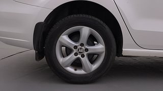 Used 2015 Skoda Rapid [2011-2016] Ambition 1.6 MPI MT Petrol Manual tyres RIGHT REAR TYRE RIM VIEW