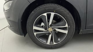 Used 2021 Tata Altroz XZ 1.2 Petrol Manual tyres LEFT FRONT TYRE RIM VIEW